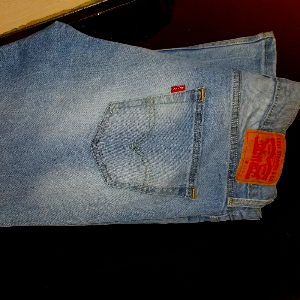 34"34 Levi Jeans
